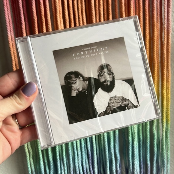 NWT fortnight cd taylor swift ft post Malone - Picture 3 of 7